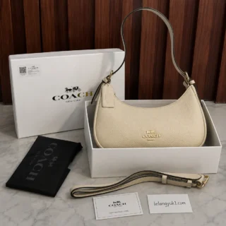 COACH SHOULDER BAG CREAM