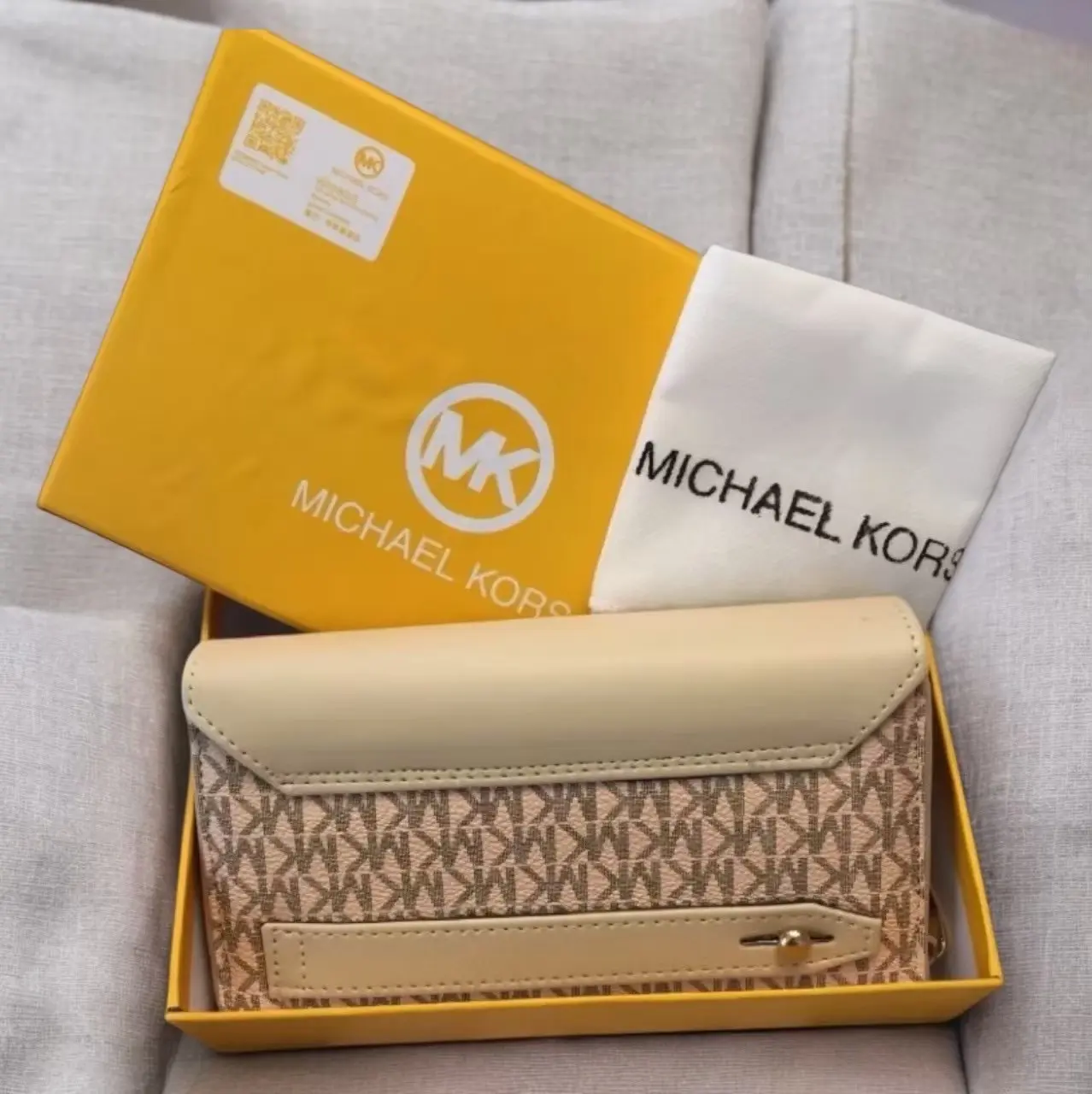 Michael Kors Signature Wallet Beige - Gambar 3
