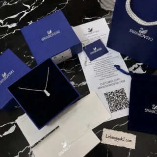 SWAROVSKI CRYSTAL PENDANT NECKLACE